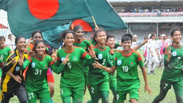 সাফ অনূর্ধ্ব-১৯ ফুটবল চ্যাম্পিয়নশিপে নারীদের সাফল্য - Ekotar Kantho