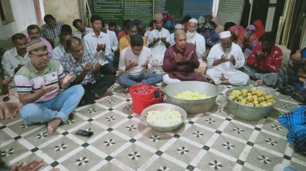 মওলানা ভাসানীর মাজারে মৌসুমী ফলের উৎসব অনুষ্ঠিত - Ekotar Kantho