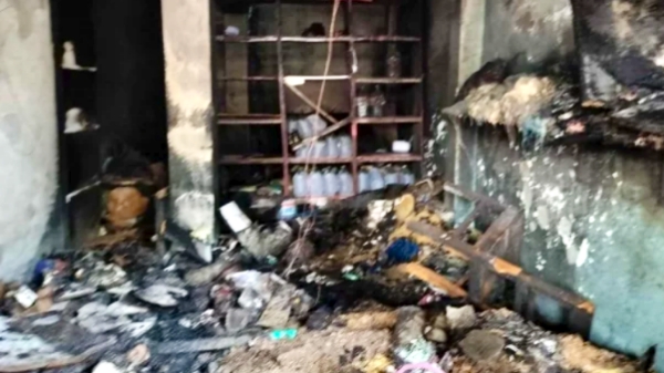 টাঙ্গাইলে খোলা পেট্রোল বিক্রির দোকানে অগ্নিকাণ্ডে ব্যবসায়ীর মৃত্যু - Ekotar Kantho